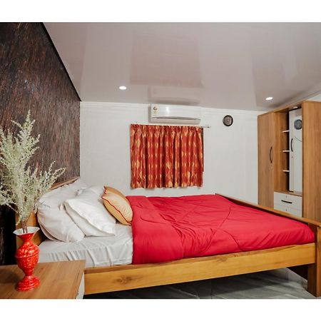 Gilead Holliday Hotel Tamarakulam Exterior photo
